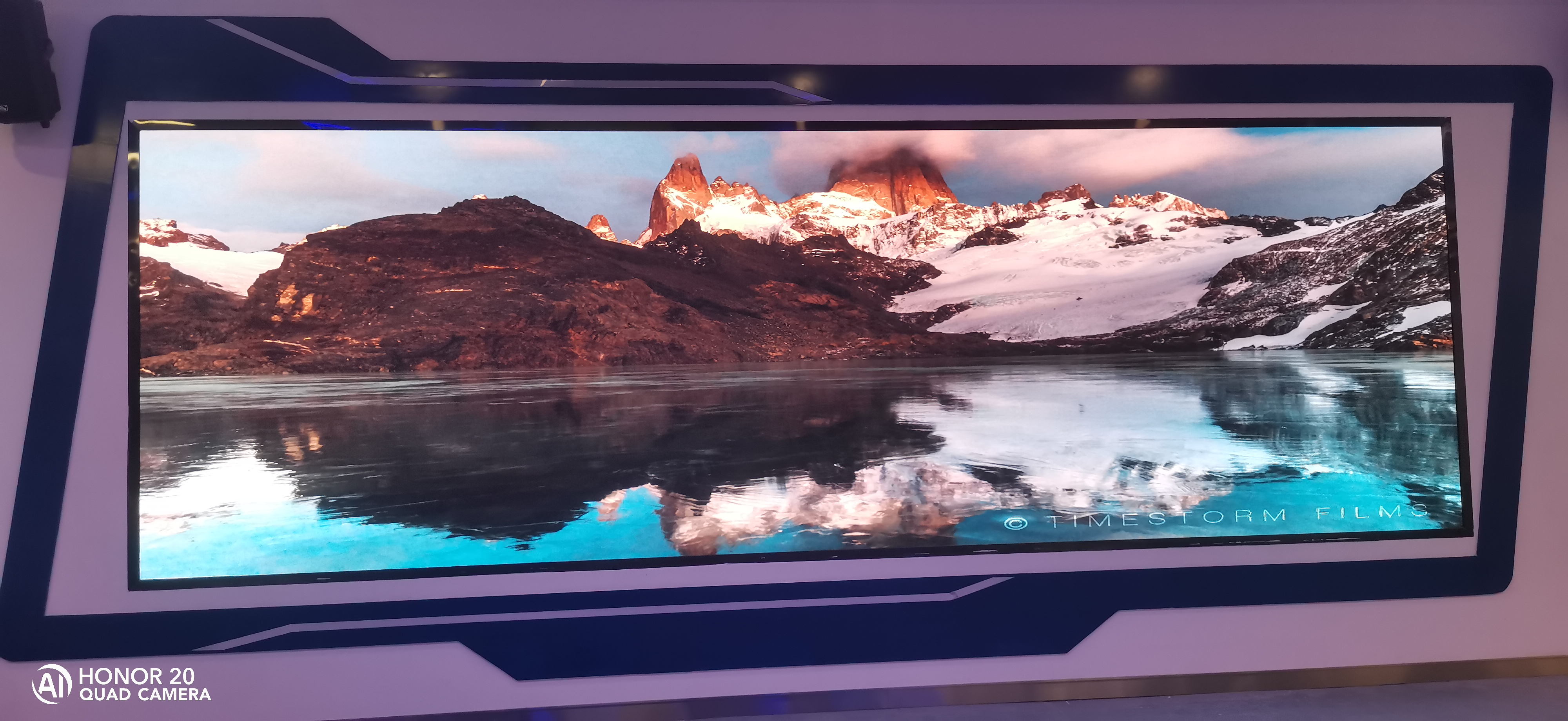 宜賓某集團(tuán)  P2.0室內(nèi)全彩顯示屏