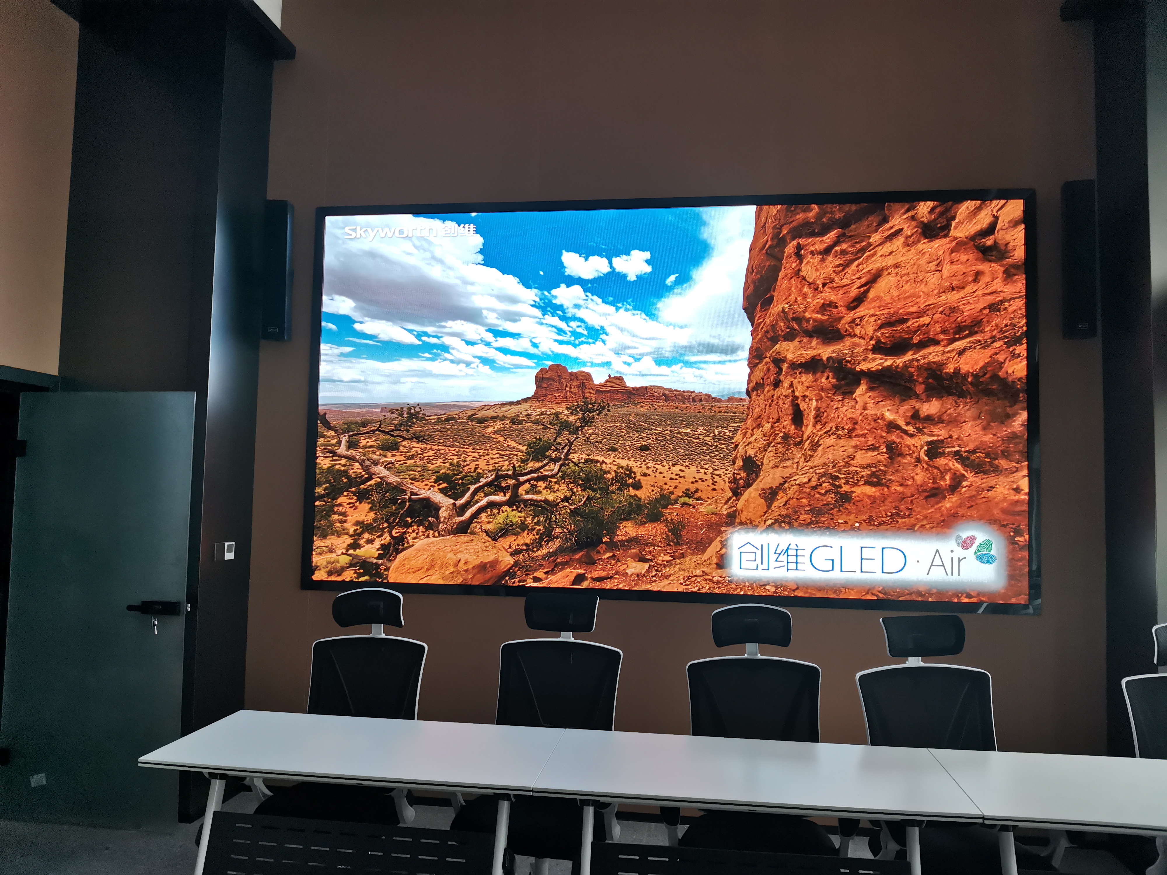 室內(nèi)P1.8全彩